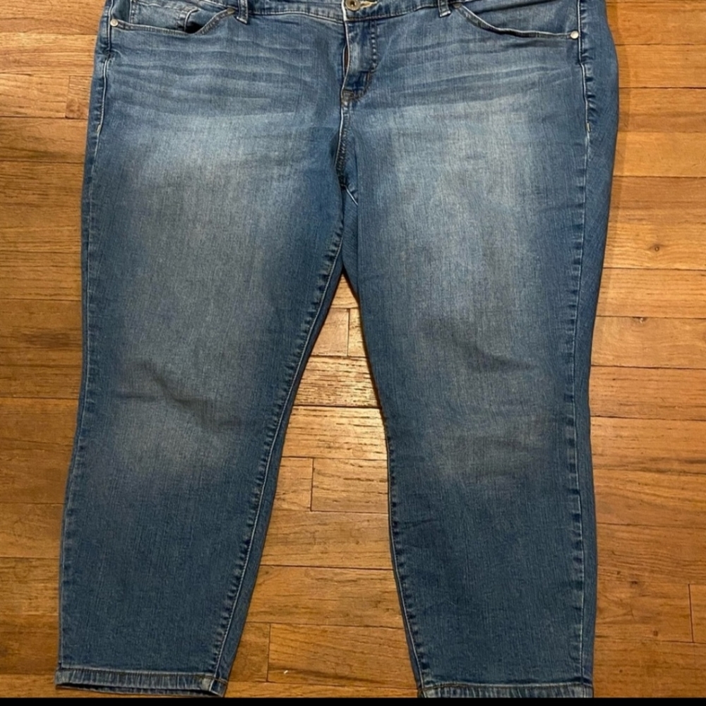 EUC Torrid Ankle length skinny jeans 22R